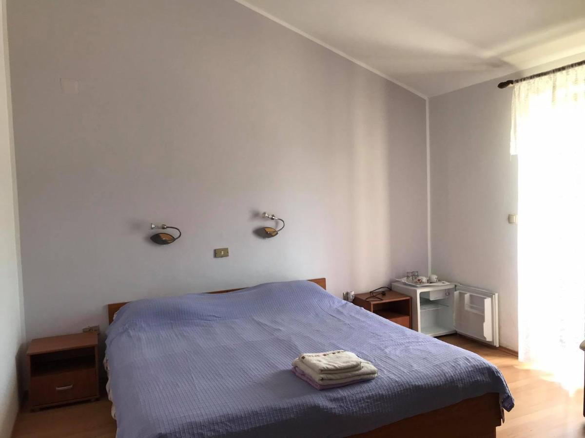 Draga Rooms Njivice Exterior photo